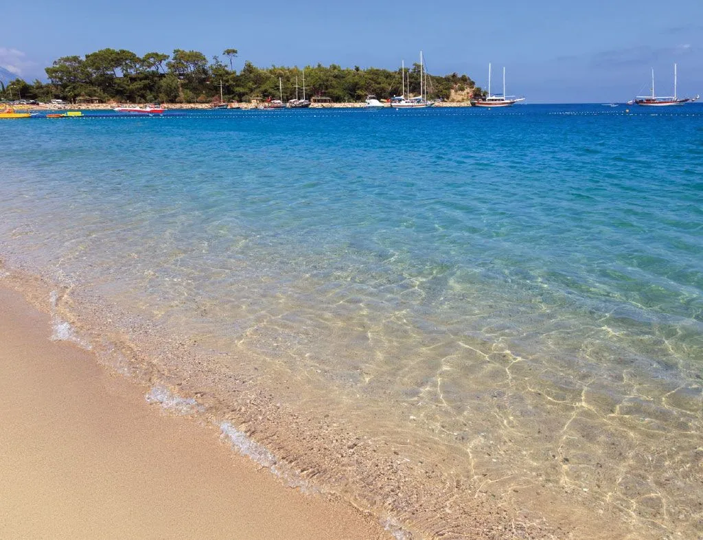 Kemer'de Ayışığı Plajı görseli