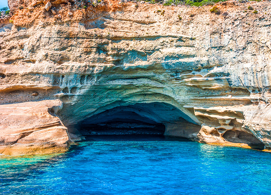 Kemer'de Molla Çukuru Mağarası görseli